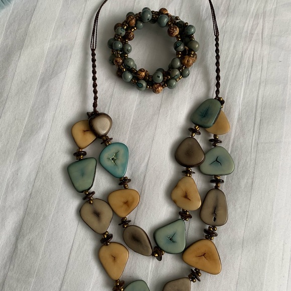 Beautiful Hand-made Wood necklace and bracelet - Picture 2 of 3